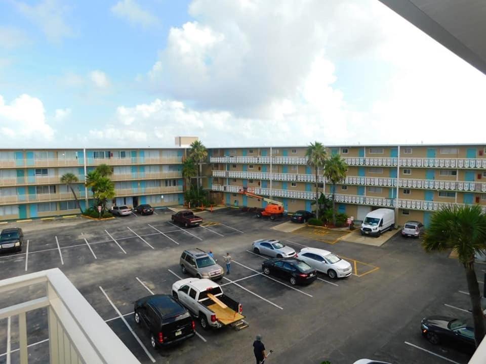 Ocean Breeze - Direct Ocean Front-Pool Is Open Leilighet Daytona Beach Eksteriør bilde
