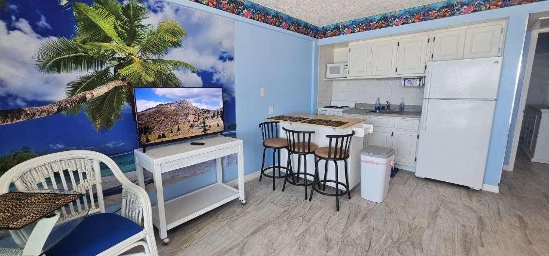 Ocean Breeze - Direct Ocean Front-Pool Is Open Leilighet Daytona Beach Eksteriør bilde