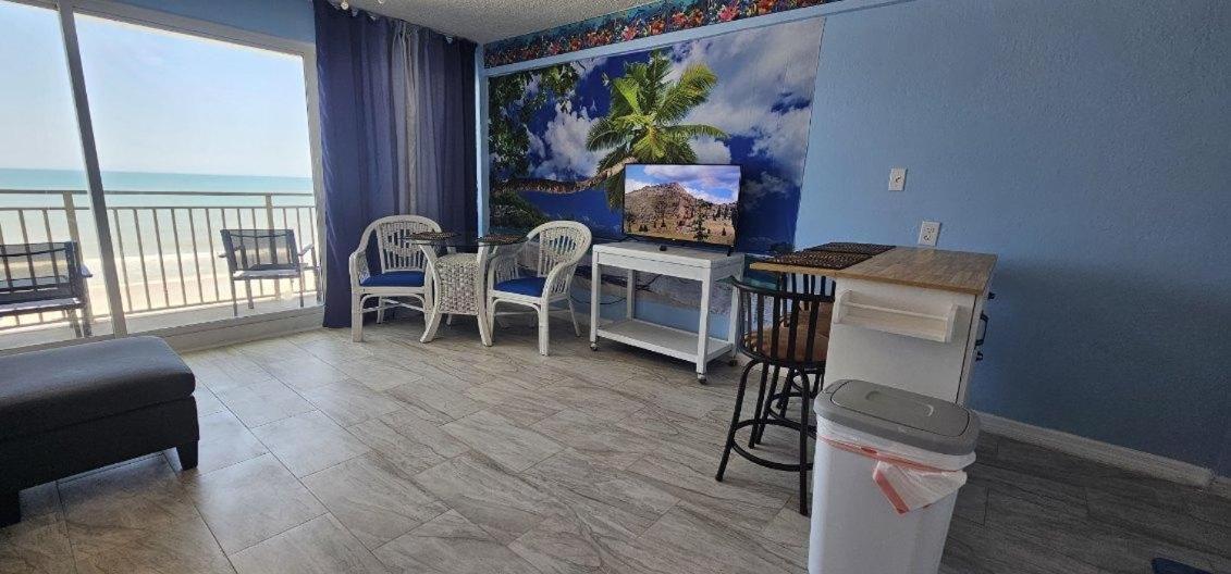 Ocean Breeze - Direct Ocean Front-Pool Is Open Leilighet Daytona Beach Eksteriør bilde