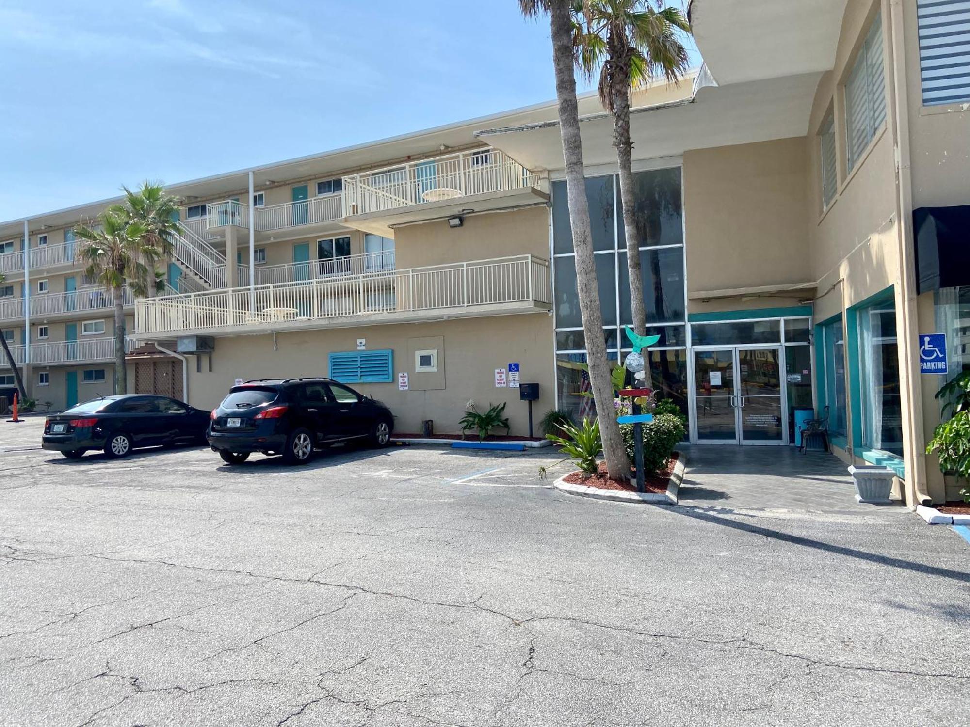 Ocean Breeze - Direct Ocean Front-Pool Is Open Leilighet Daytona Beach Eksteriør bilde