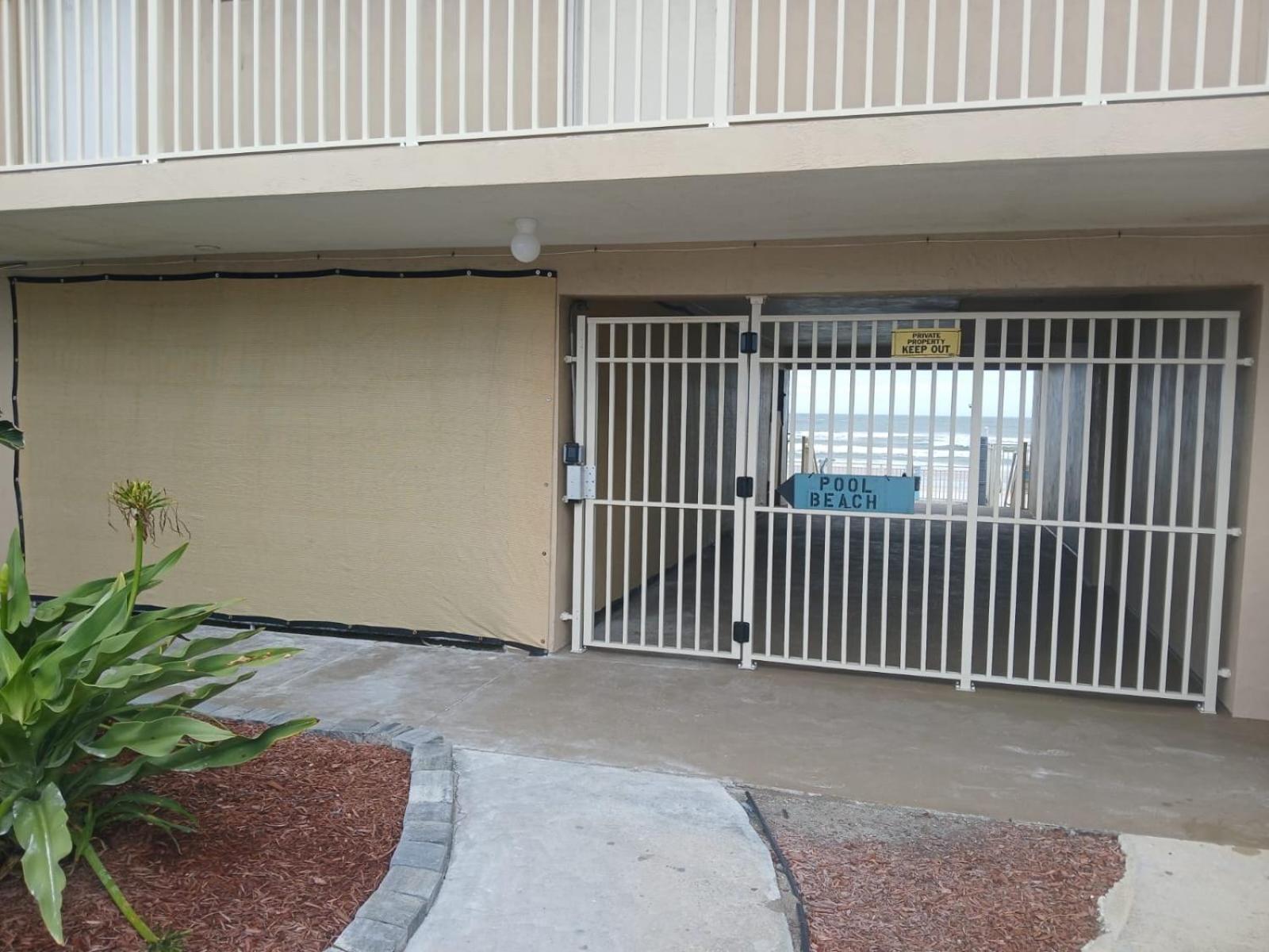 Ocean Breeze - Direct Ocean Front-Pool Is Open Leilighet Daytona Beach Eksteriør bilde